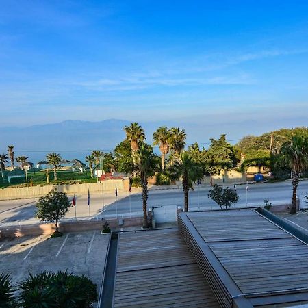 Aqua Mare Resort Melíszi Kültér fotó