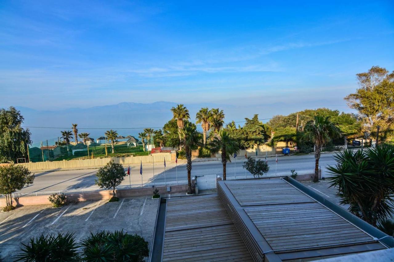 Aqua Mare Resort Melíszi Kültér fotó